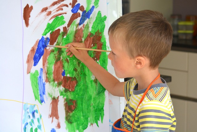 10 Cool Facts to Develop Child Artists